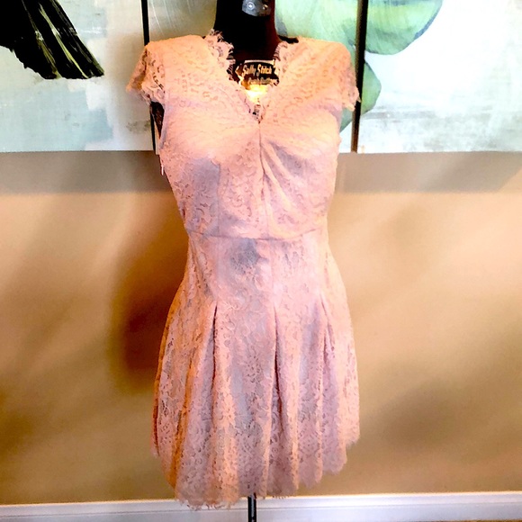 Peach lace dress sz4 /S excellent preowned condition fit nflare style beautiful - Picture 2 of 9